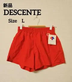 【DESCENTE】レッドショートパンツ サイドスリットのサムネイル
