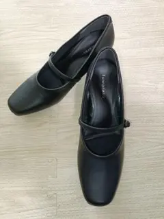 超美品 フワラク ブラック パンプス ストラップ付き　23.5cm 3E 防水