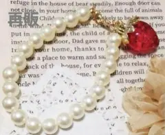 パール彫　苺チャーム付き　ストラップ　キーホルダー　スマホストラップ