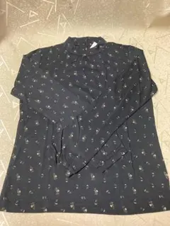 新品タグ付き　フラワープリント Tシャツ長袖　　Lサイズ 花柄