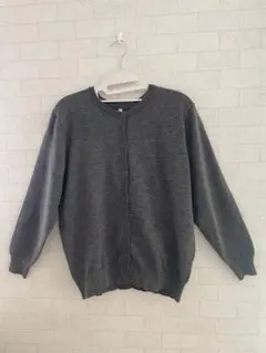 【UNIQLO】グレーのボタン付きカーディガン Mサイズ