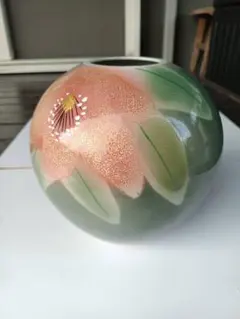 花模様の球形陶器花瓶