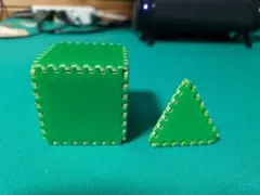 正方形と三角錐の模型