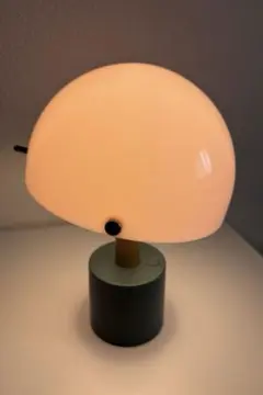 IKEA ピンクドームテーブルランプのサムネイル