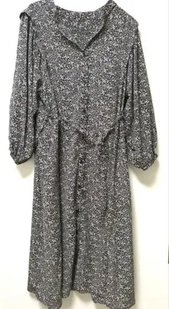 花柄長袖ワンピース　ポケットあり