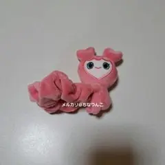 THIS IS FOR LOVELY SCRUNCHIE シュシュ　モモ THIS IS FOR LOVELY SCRUNCHIE シュシュ モモ - メルカリ