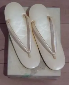 伊と忠　草履　クリーム色　卵色　一段