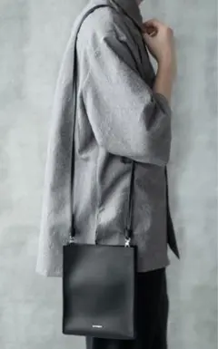 HARE 美品 コンパクトショルダーバッグ ブラックのサムネイル