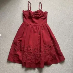 リリーブラウン　花柄刺繍赤ドレス