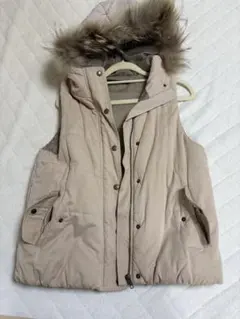 フード付きダウンベスト ベージュ