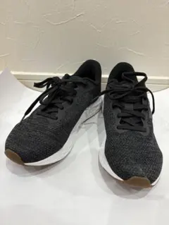 New Balance Fresh Foam ブラックスニーカー