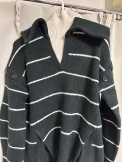 GU ダークグリーン ホワイトストライプ Vネックセーター