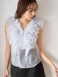 【超美品正規品＆完売品！】SNIDEL ノースリフリルブラウス