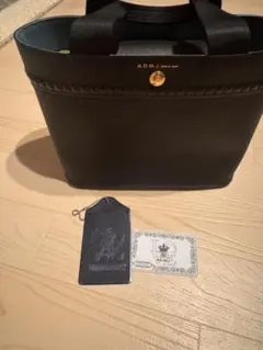 A.D.M.J. スタッズ付きブラックハンドバッグ