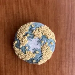 お花の刺繍ブローチ ミモザ