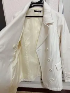 ホワイト ダブルブレスト チェスターコート