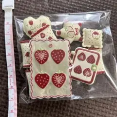 ハンドメードパーツ　いちごモチーフ デコレーションパーツ 10個セット