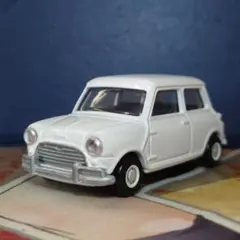 再塗装品　トミカプレミアム モーリスミニ　白