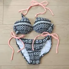 新品未使用 水着 ビキニ エスニック柄 ブラック ホワイト ピンク Sサイズ