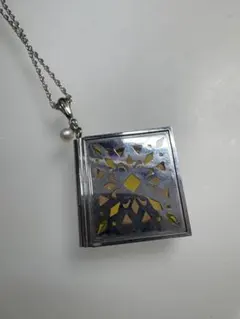 美品】シアタープロダクツすずらん柄琥珀ネックレス - メルカリ