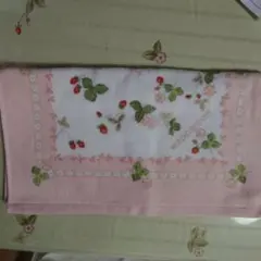 WEDGWOOD　ワイルドストロベリー柄　 フェイスタオル　ピンク