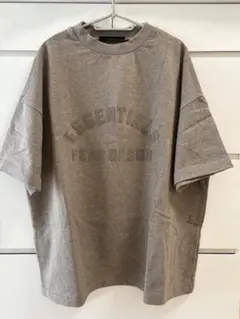 Fear of God Essentials Tシャツ サンドグレー