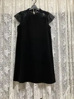 フレンチパヴェ　レース付き黒ひざ丈ワンピースのサムネイル