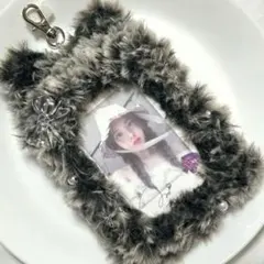 硬質トレカケース デコ 猫 リボン パール ふわふわ キーホルダー 黒 白