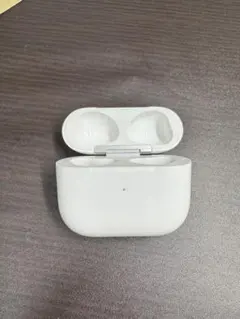 Apple国内純正品　AirPods 第三世代 充電ケースのみのサムネイル