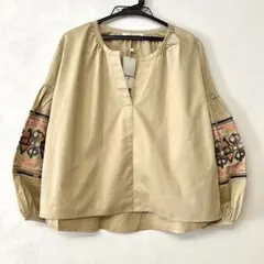 ファーリーレート / ランタン刺繍スリーブブラウスのサムネイル