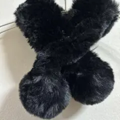 ふわっと可愛い♡ 黒フェイクファーのぽんぽんマフラー