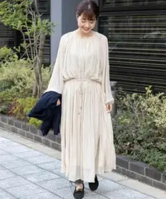O982アーバンリサーチロングワンピース長袖無地オフホワイトベージュ白プリーツ
