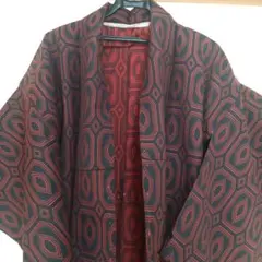赤と黒の幾何学模様着物　 裄丈61cm　　袖丈50cm
