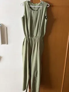 オリーブグリーン ノースリーブ サロペット