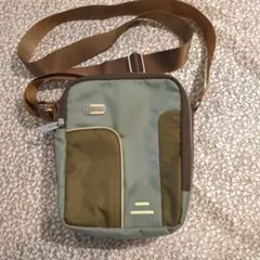 TUMIのショルダーバッグ