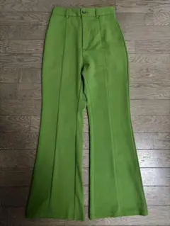 GU センタープレスフレアパンツS