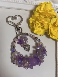紫色のハンドメイドチャームキーホルダー 金木犀 ハンドメイド リース