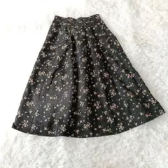 美品 アースミュージック&エコロジー 花柄ロングスカート フレア ブラック F