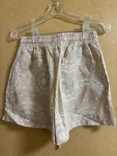 ベージュ ペイズリー柄 ショートパンツのサムネイル