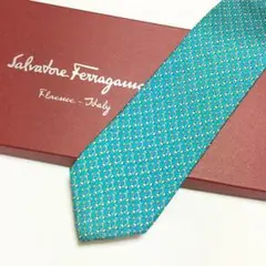 未使用級 サルヴァトーレフェラガモ ネクタイ シルク100% 総柄 ガンチーニ柄