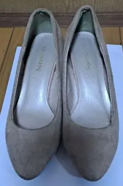 ベージュ スエード ポインテッドトゥ パンプス