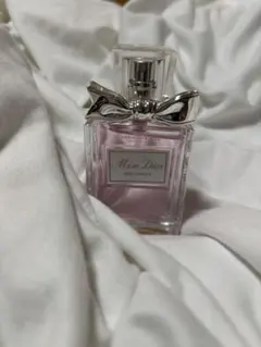 新品未開封 DIOR 香水 ローズスター ボックス付き100ml 新品未開封 DIOR 香水 ローズスター ボックス付き100ml Dior香水