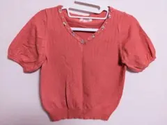 PATTERN ビジュー付き 半袖ニット コーラルピンク Mサイズのサムネイル