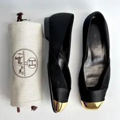 美品 HERMES エルメス サテン 黒 フラットシューズ ゴールドトゥ 保存袋のサムネイル