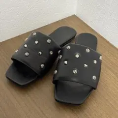 イア パピヨネ コンチョ付き スリッパサンダル スミスタイル ブラック L