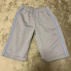 新品タグ付きNIKEナイキ　ハーフパンツ　woman's XS グレー