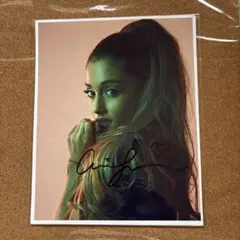 アリアナグランデ 直筆 サイン レコード レカペ アリアナ・グランデ 直筆サイン入り写真 【20×30.4cm】 保証書