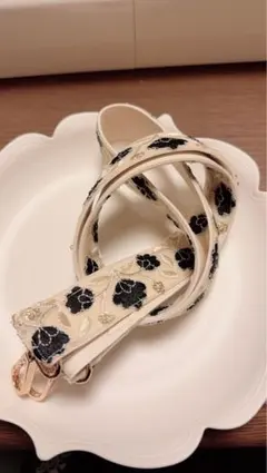 インド刺繍リボン　ショルダーストラップ 黒　白　花柄　ハンドメイド　１点もの
