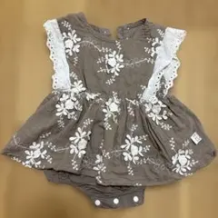 刺繍花柄 ブラウン ロンパース