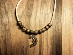 【三日月とウッドビーズのロングペンダント】アンティーク調 ハンドメイド 調整可能